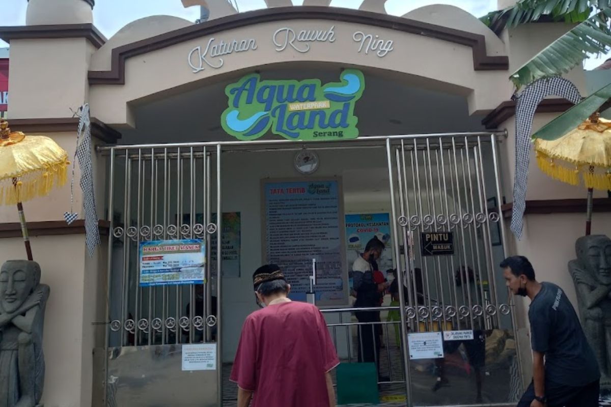 Gerbang masuk ke Aqualand Serang.jpg
