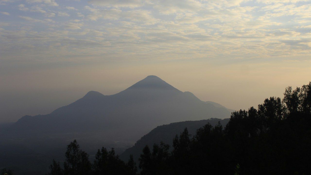 Gunung Puthuk Siwur.jpg