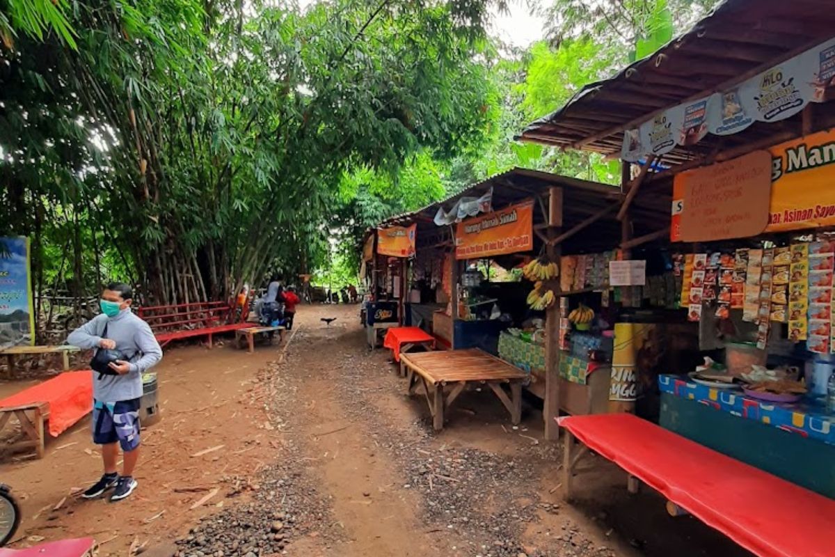 Jalan masuk menuju Curug Parigi.jpg