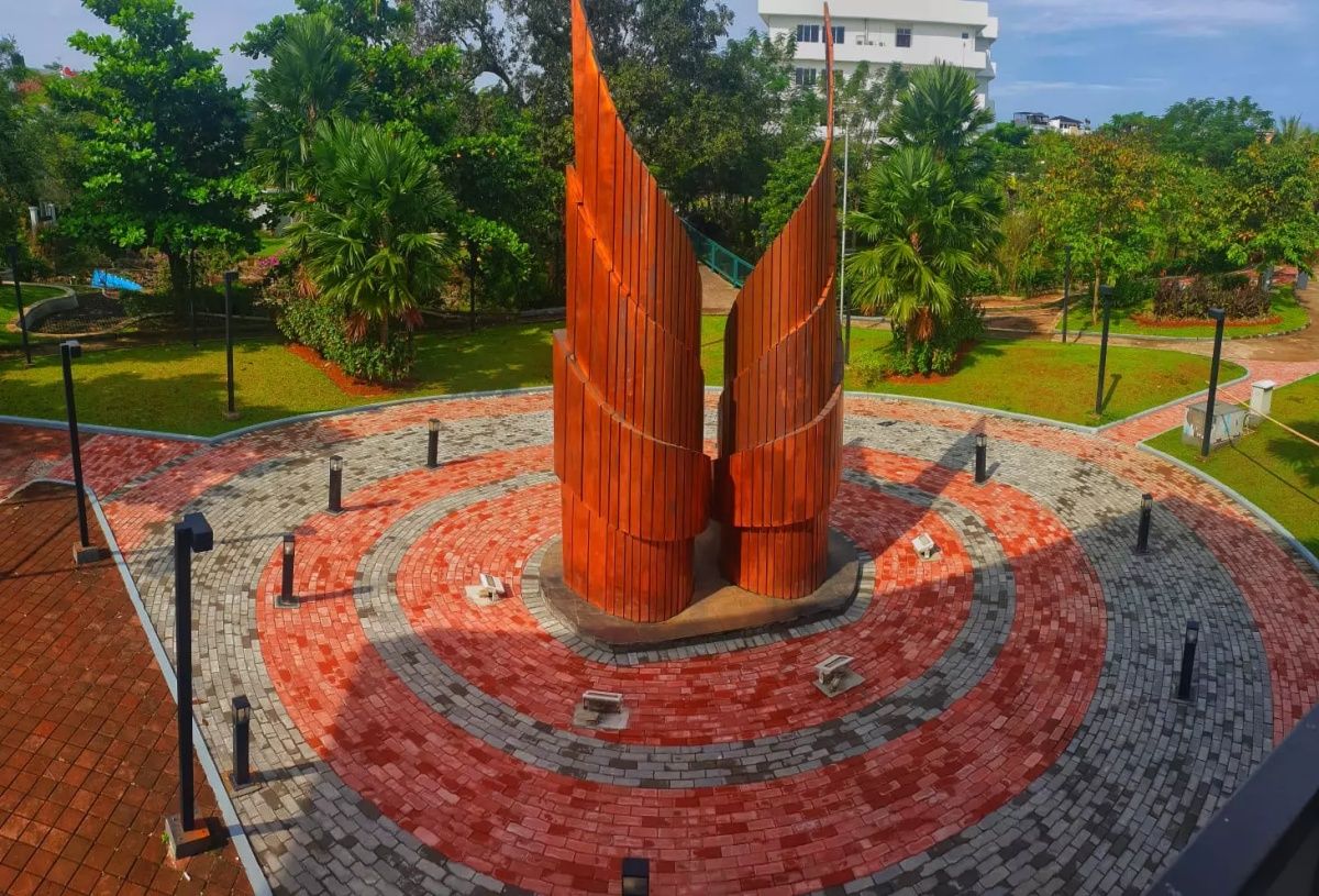 Jam Buka Alun-alun Depok.jpg