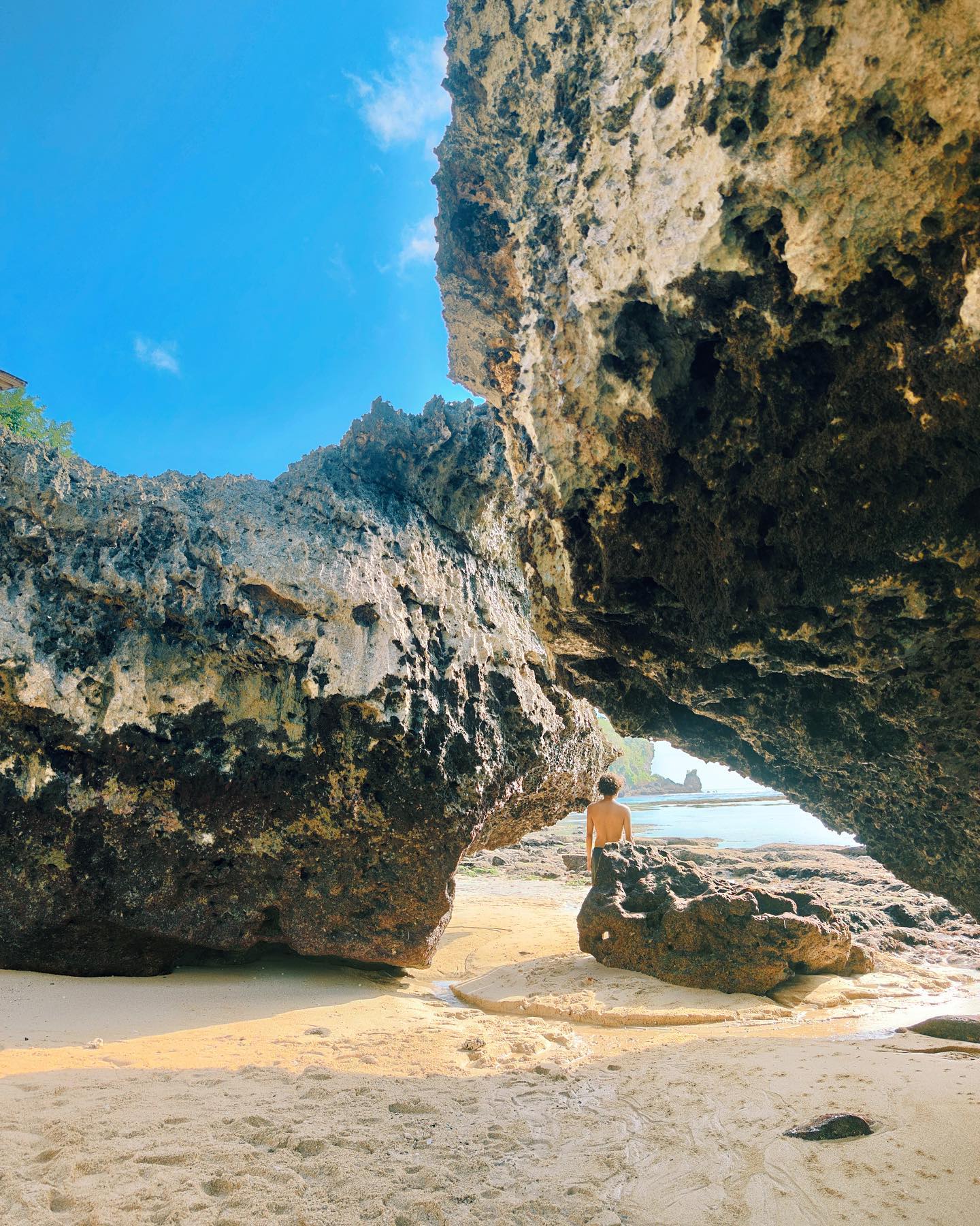 Keindahan Pantai Padang Padang.jpg