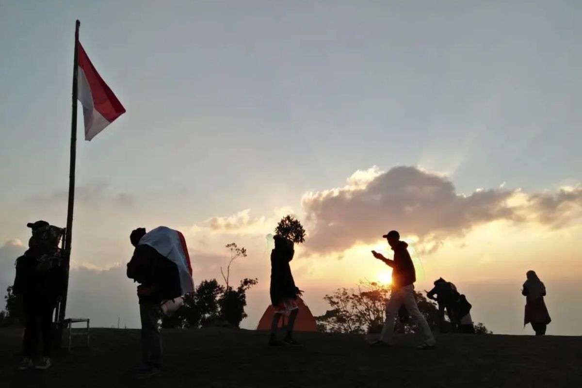 Keindahan puncak Gunung Pundak.jpg