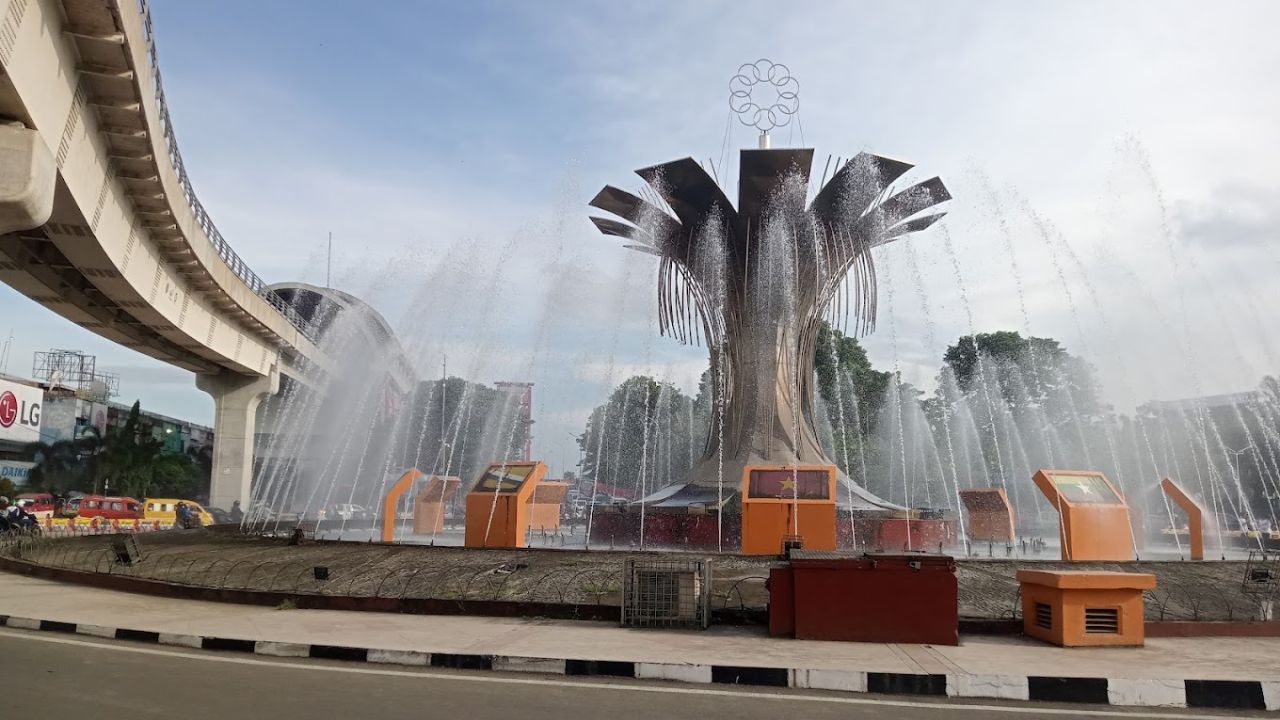 Kemegahan Bundaran Air Mancur Palembang.jpg