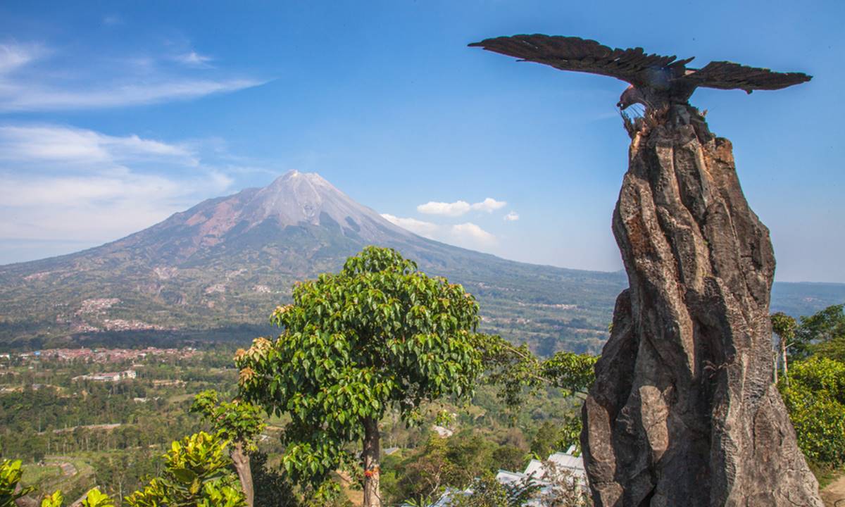 Ketep Pass, Spot Foto Terbaik di Magelang Berlatar 5 Gunung
