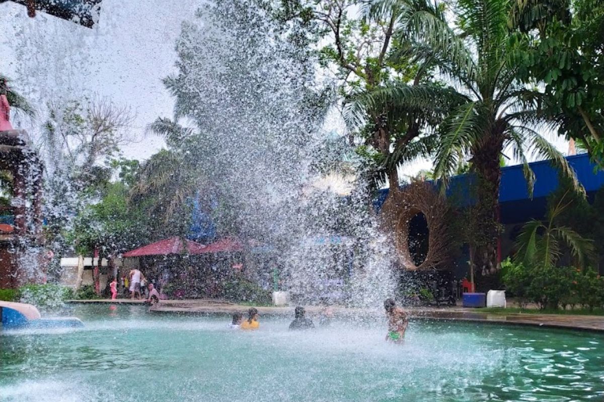 Kolam air mancur di Waterland.jpg