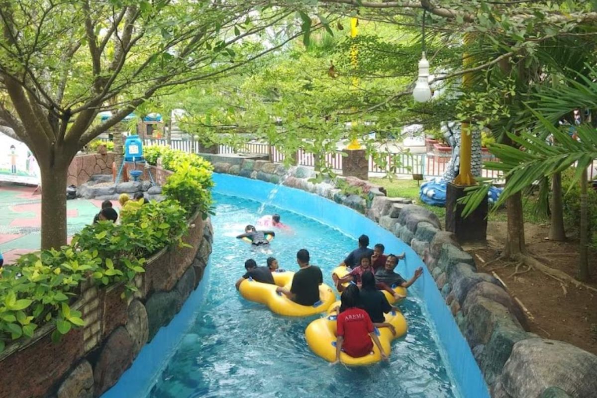 Kolam arus di Slanik Waterpark.jpg