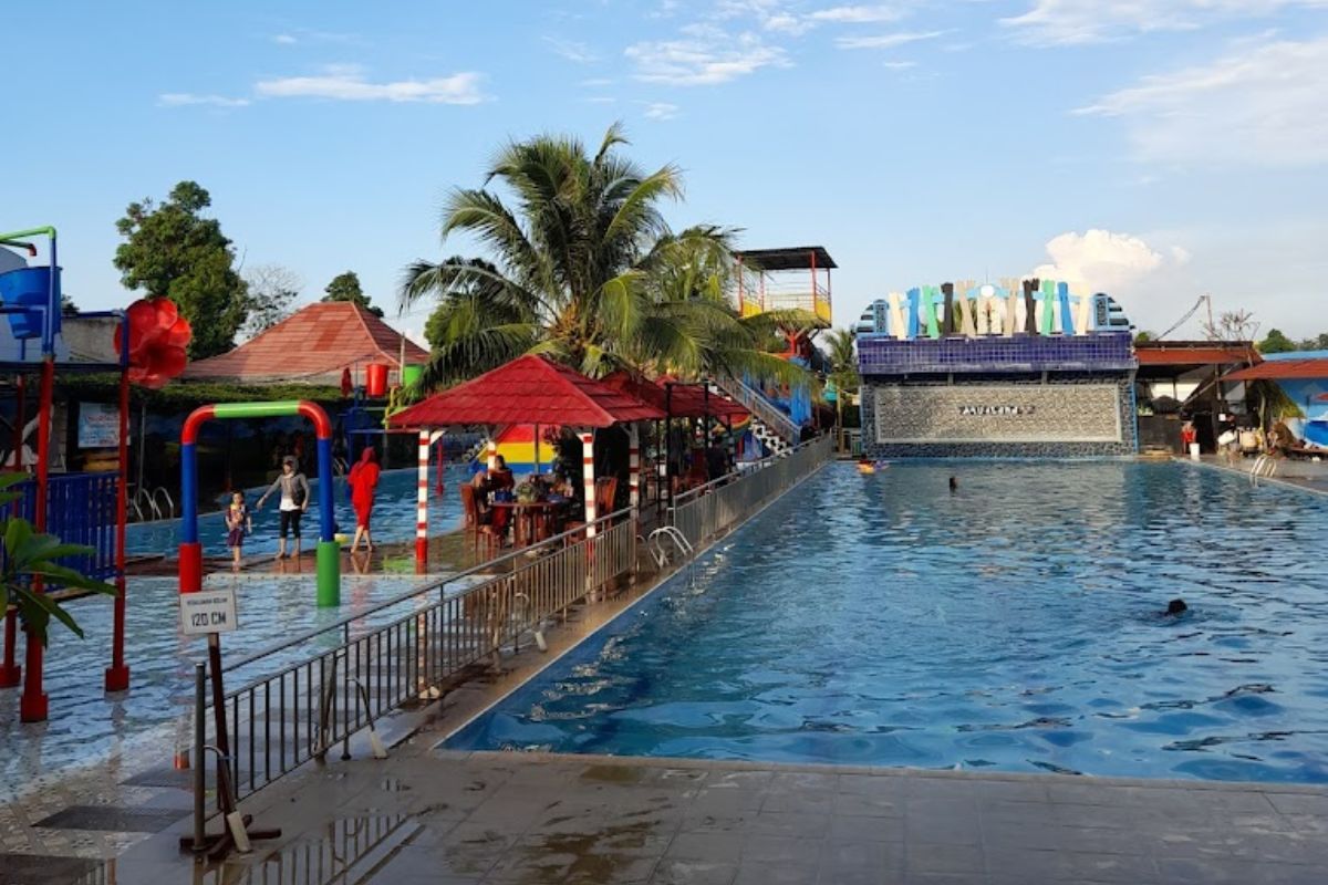 Kolam di Aqualand Waterpark.jpg