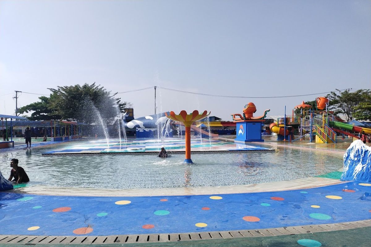 Jempol Waterpark Cirebon, Wisata Air & Foto 3D