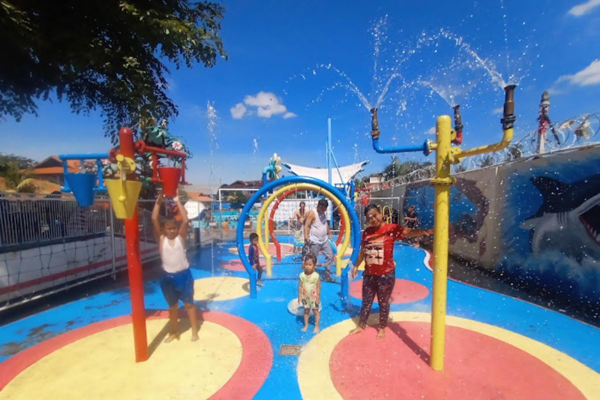 Kolam hujan untuk anak-anak.jpg