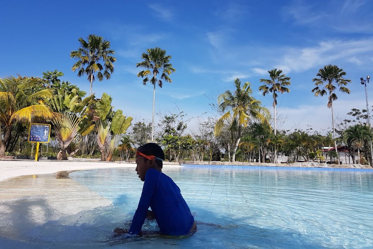 Kolam ombak di Boombara.jpg