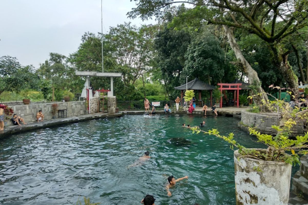 Kolam renang asri.jpg
