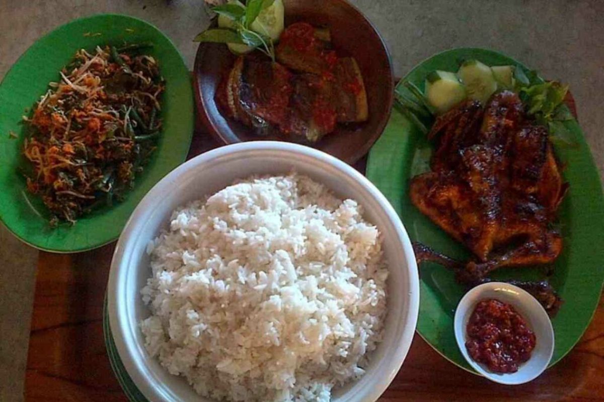 Kuliner di Pacet Mini Park.jpg