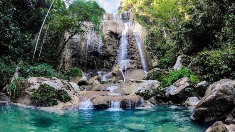 Lanskap Air Terjun yang Indah.jpg