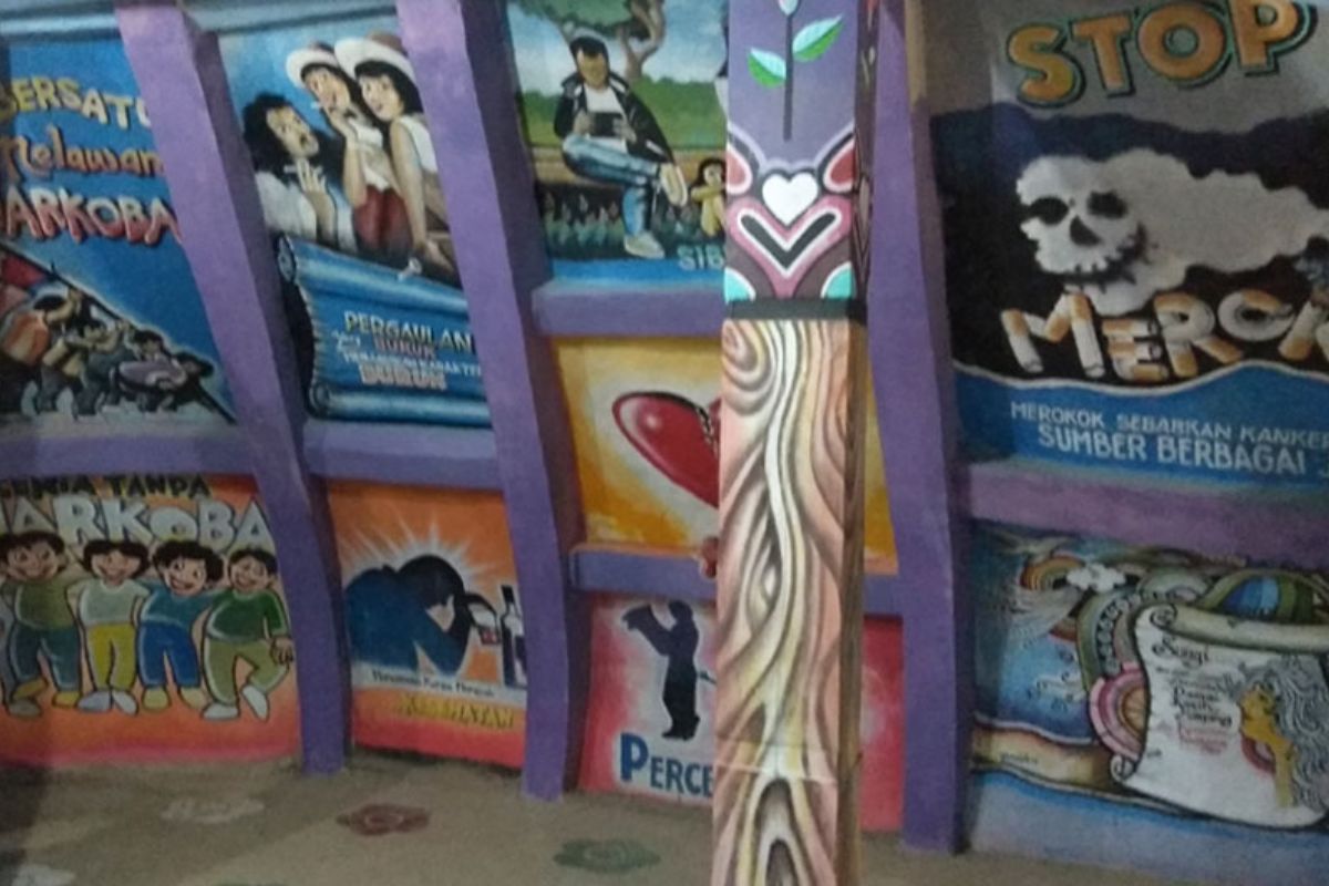 Lukisan di Gereja Ayam.jpg