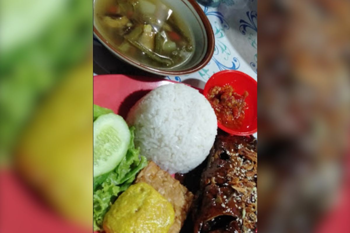 Makanan di Rumah Makan Empang.jpg