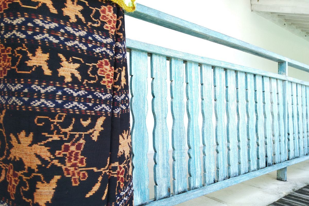 Melihat pusat kerajinan tenun.jpg