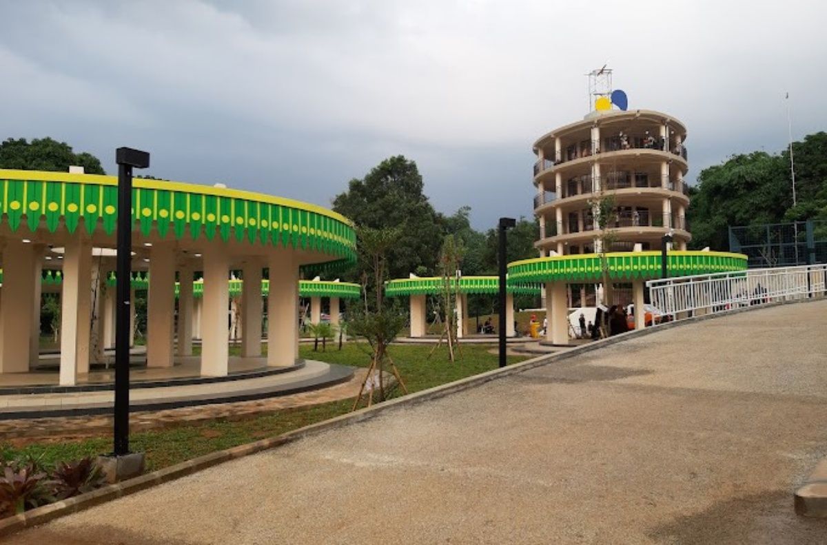 Menara Pandang Alun-alun Depok.jpg