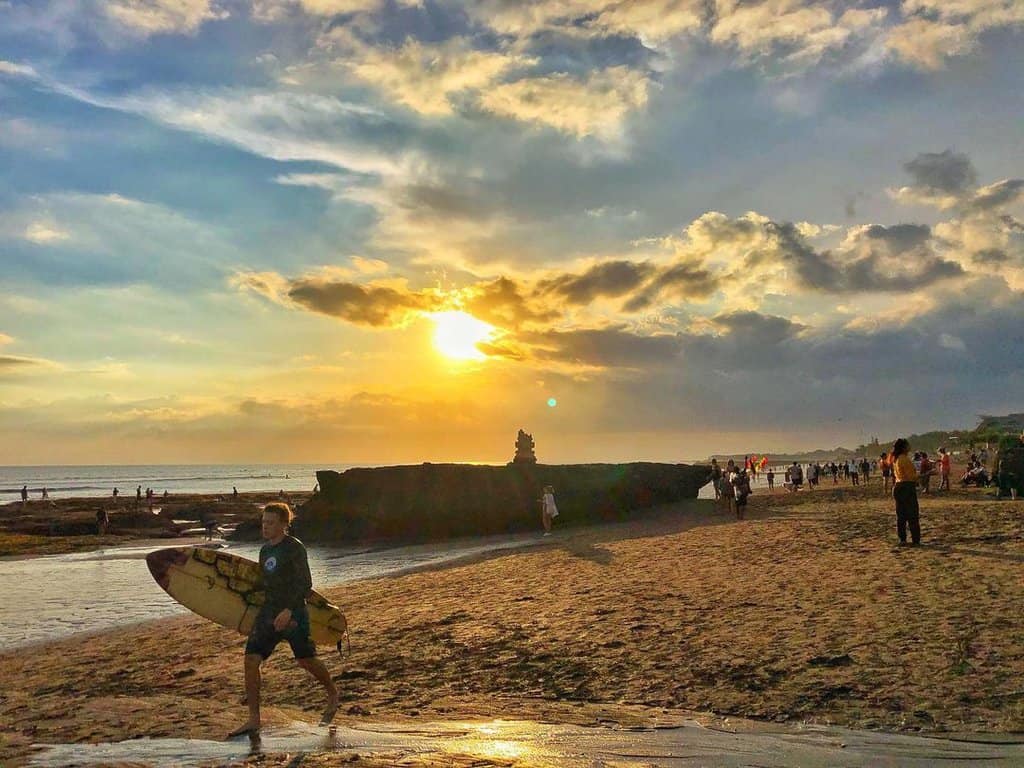 Pantai Batu Bolong, Destinasi Peselancar di Bali