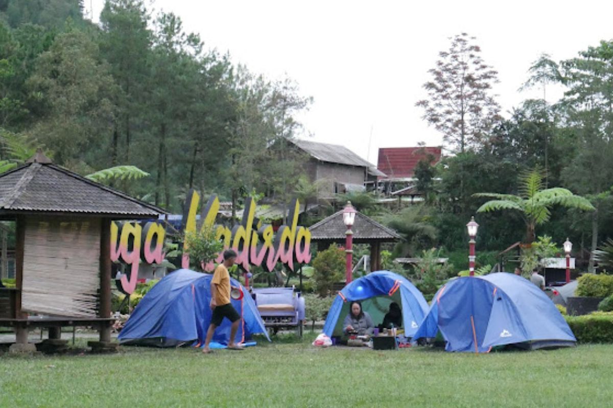 Menyatukan Diri dengan Alam Melalui Berkemah.jpg