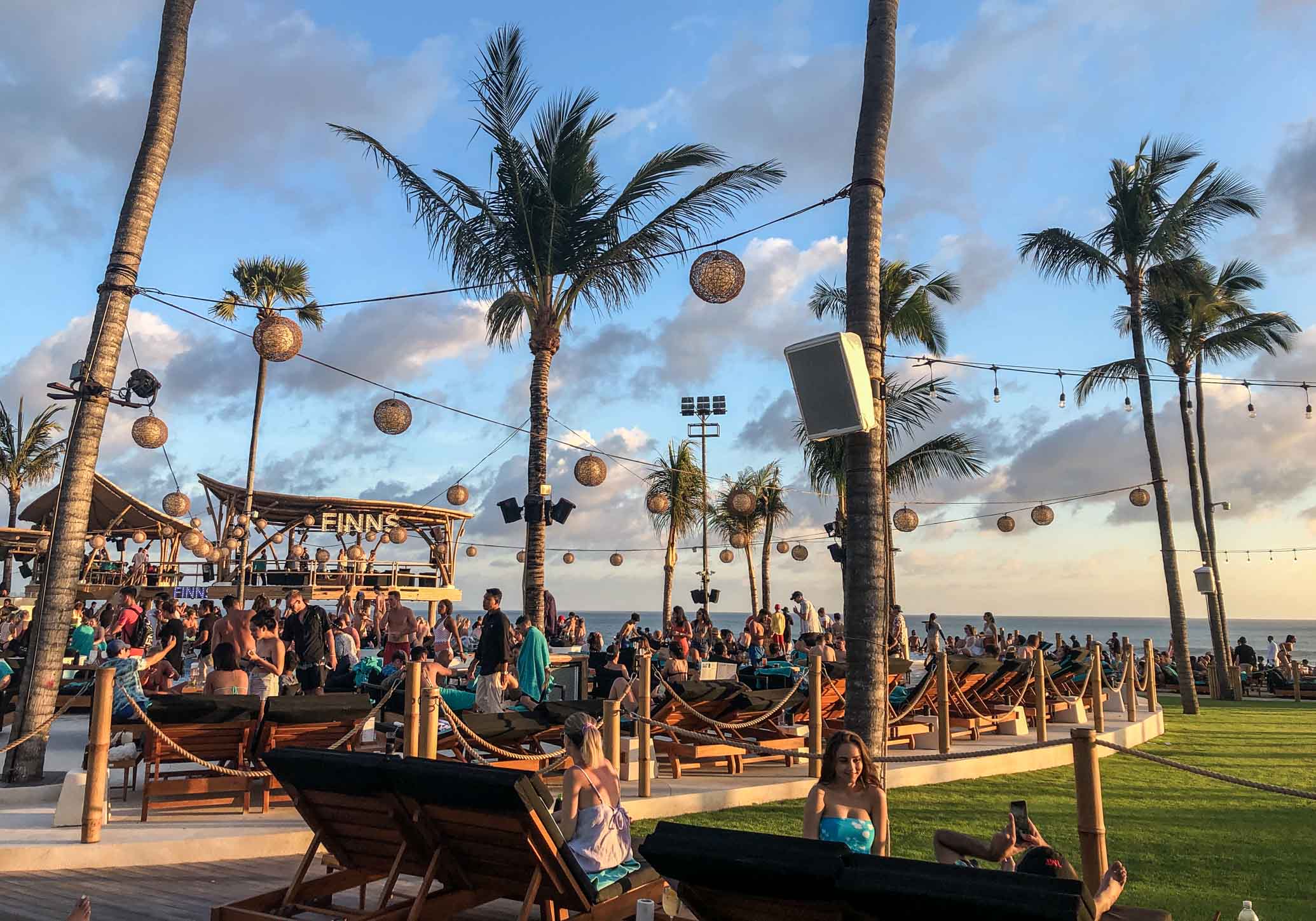 Nongkrong di Beach Club.jpg