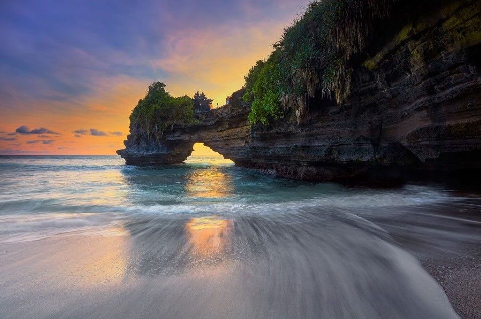 Pantai Batu Bolong, Destinasi Peselancar di Bali
