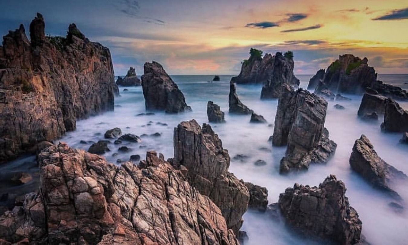 Pantai Gigi Hiu Tanggamus.jpeg