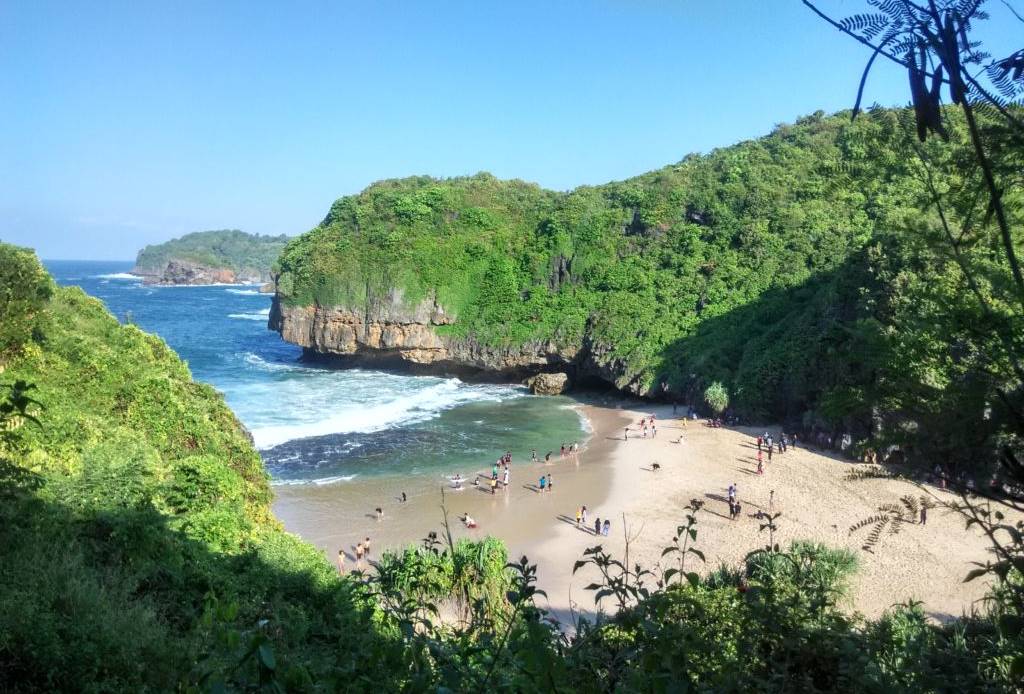 Pesona Pantai Greweng, Surga Tersembunyi di Pantai Selatan