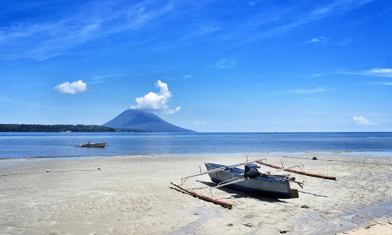 Pesona Pantai Malalayang, Keindahannya Tak Kalah dengan Pulau Dewata?