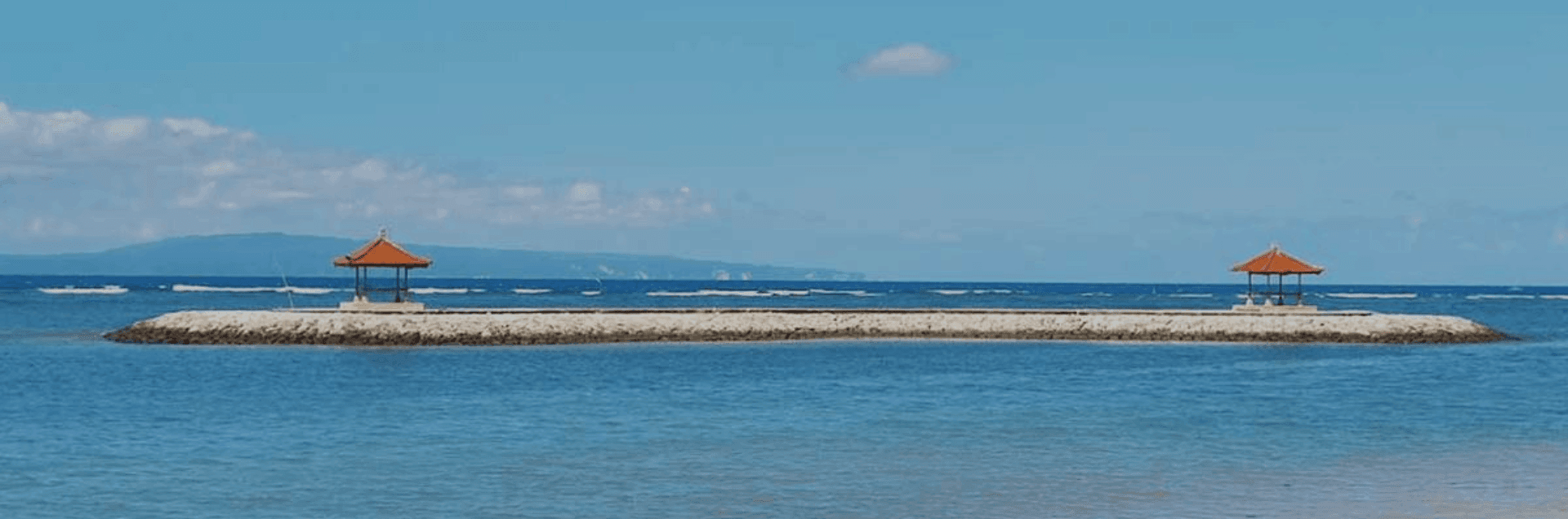 Wisata Pantai Sindhu, Eksplorasi Keindahan Pasir Putih dan Penangkaran Anak Penyu