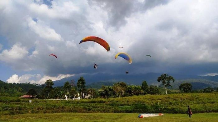 Nikmati Olahraga Ekstrem di Paralayang Kemuning