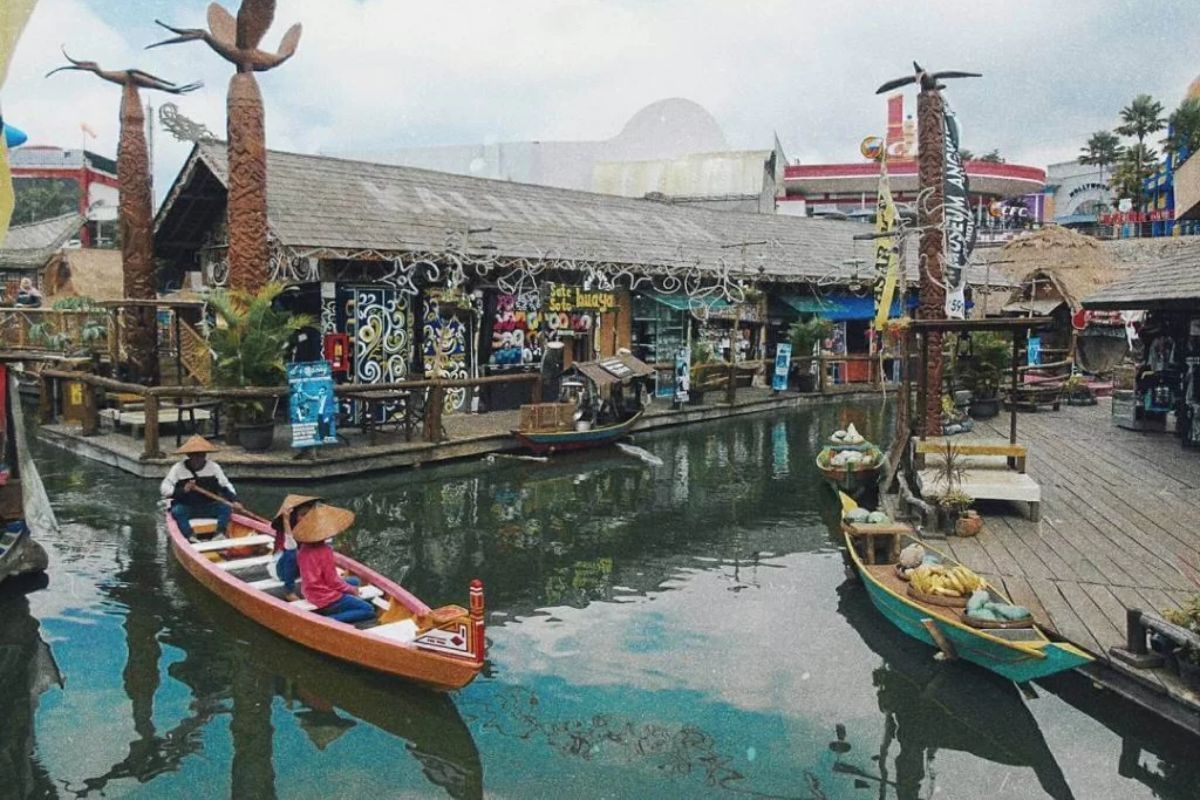 Pasar Apung di Museum Angkut.jpg