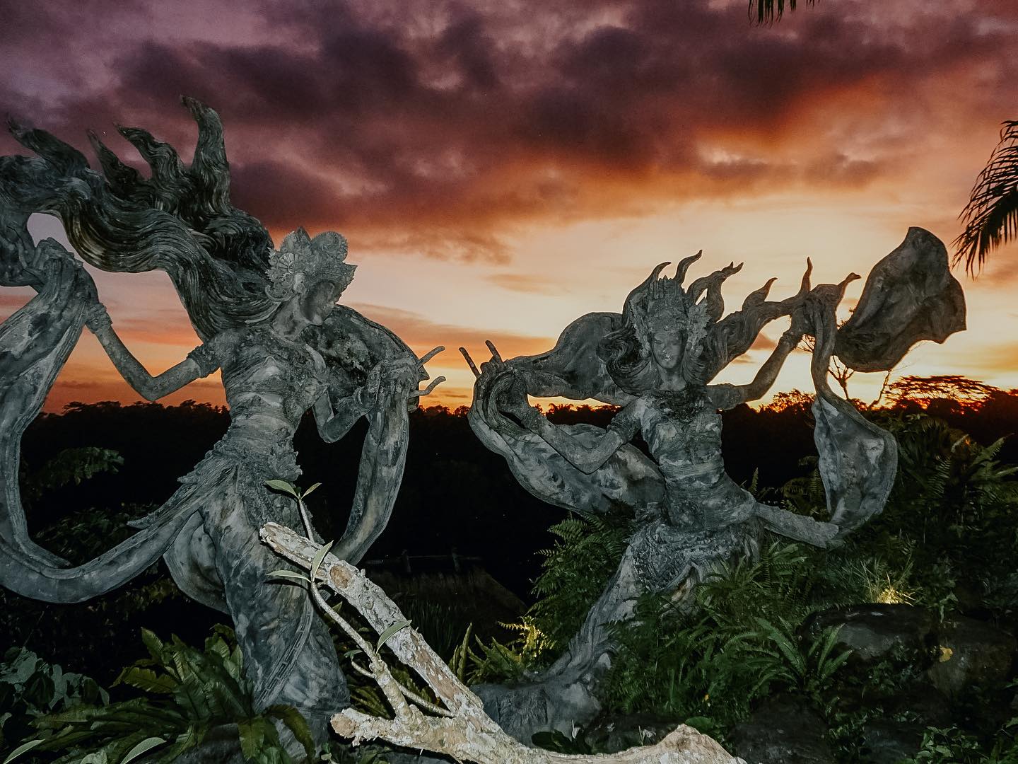 Patung di Taman Dedari.jpg