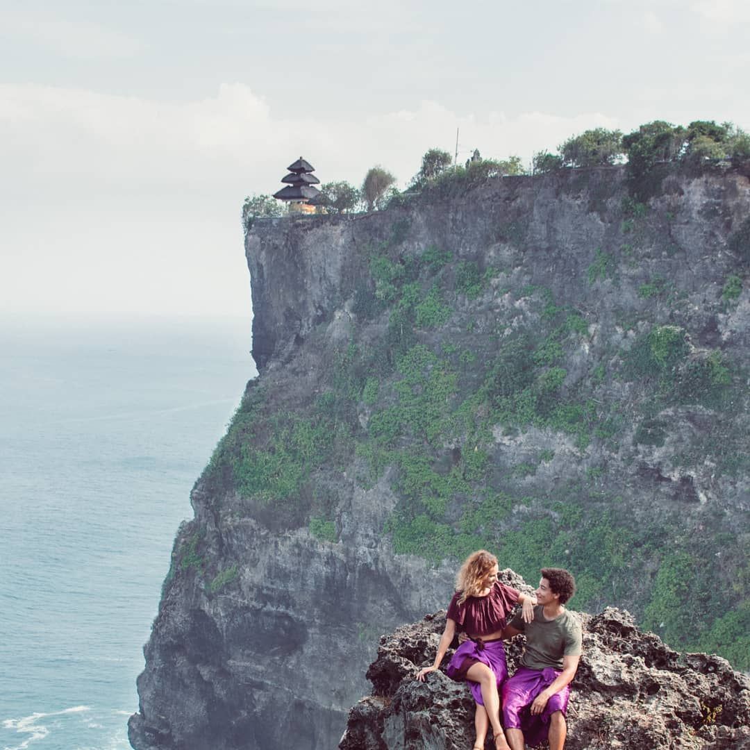 Pemandangan Pura Uluwatu dari kejauhan.jpg