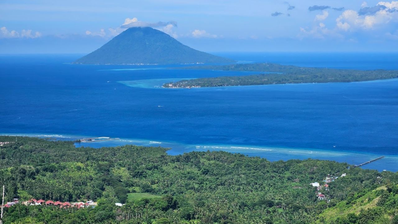 Pemandangan indah Gunung Tumpa.jpg