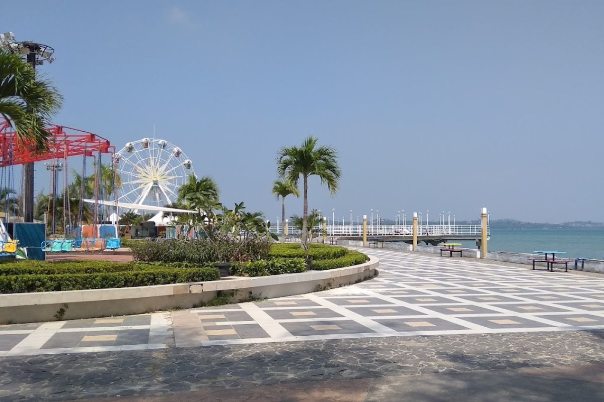 Plaza Coastarina.jpg