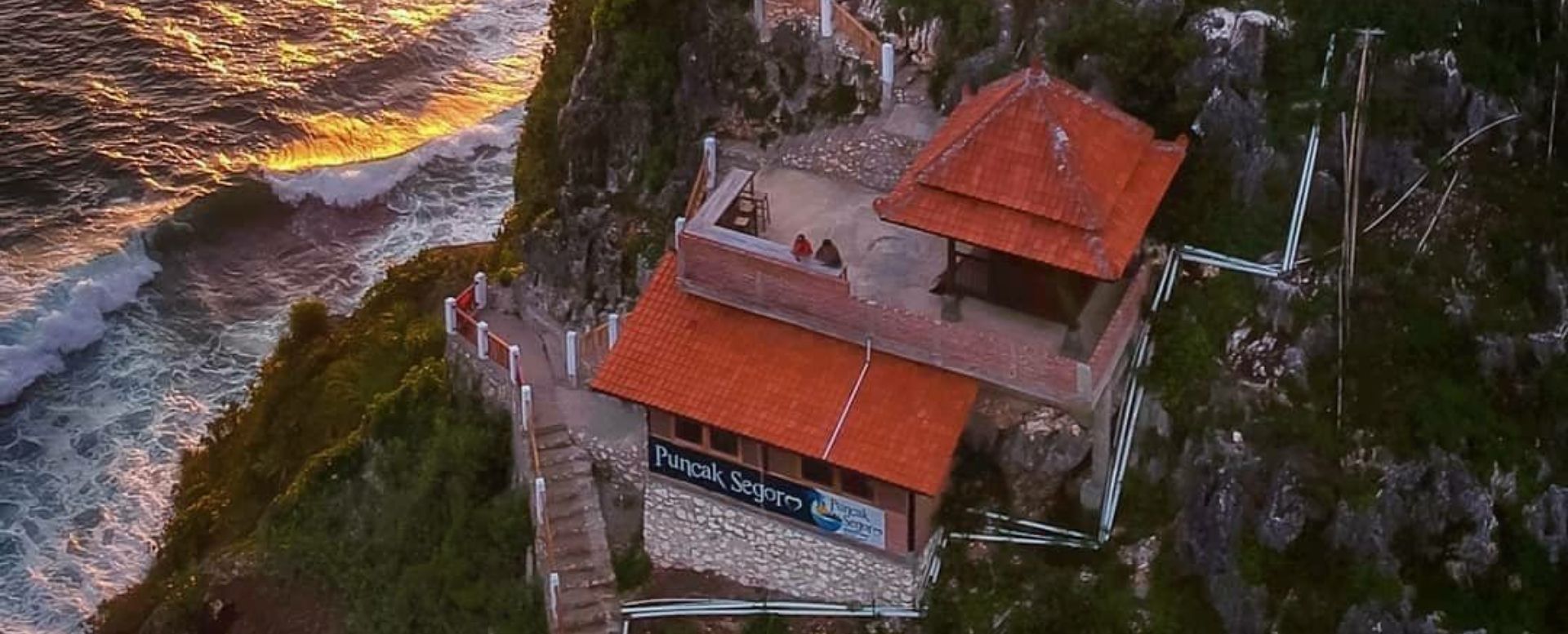 Menikmati Keindahan Laut Gunung Kidul Dari Puncak Segoro