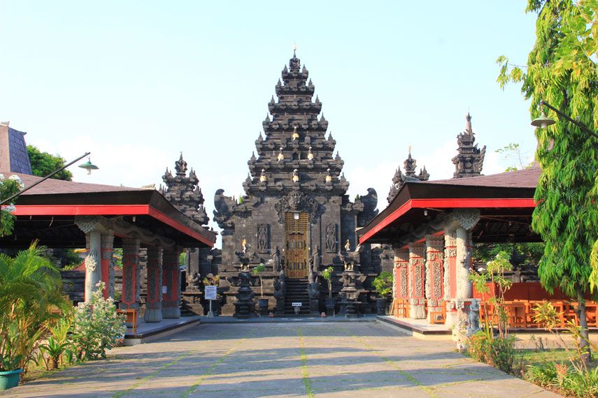 Pura Agung Jagat Karana Surabaya