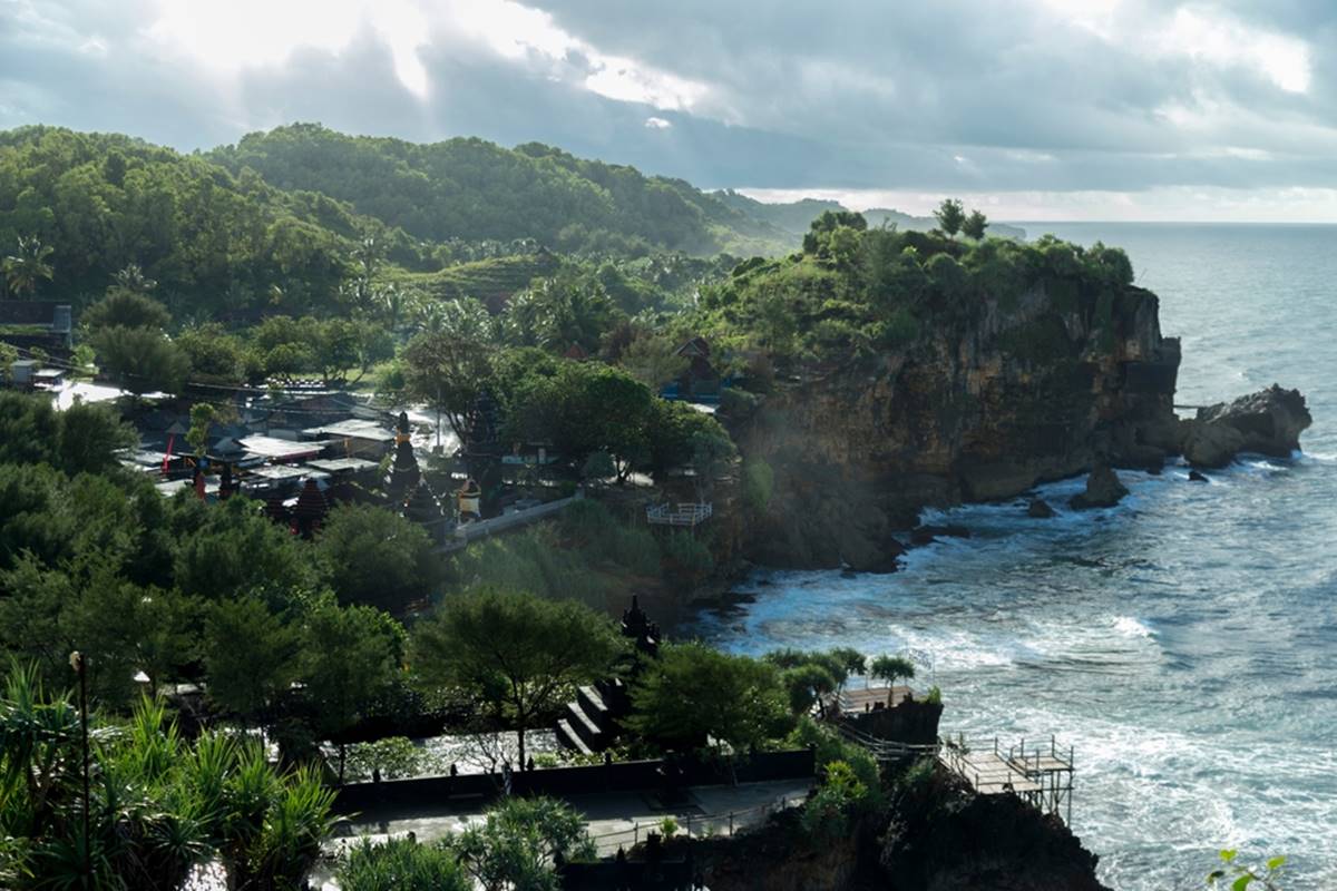 Pura di Pantai Ngrenehan.jpg