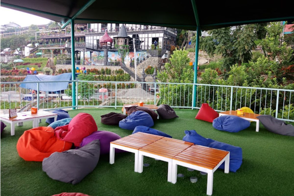 Restoran dengan Suasana Unik.jpg