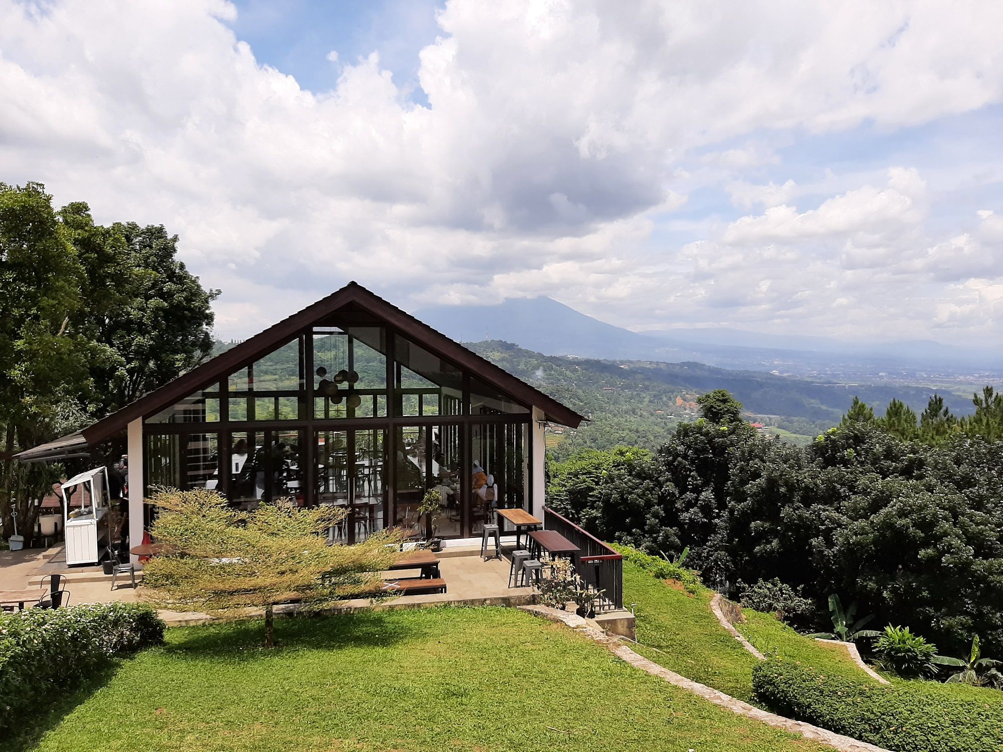 Richie Garden Resto & Villa.jpg