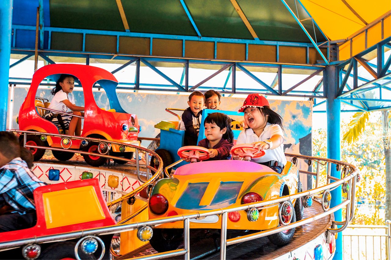 Sarana Rekreasi Keong Mas TMII.jpg