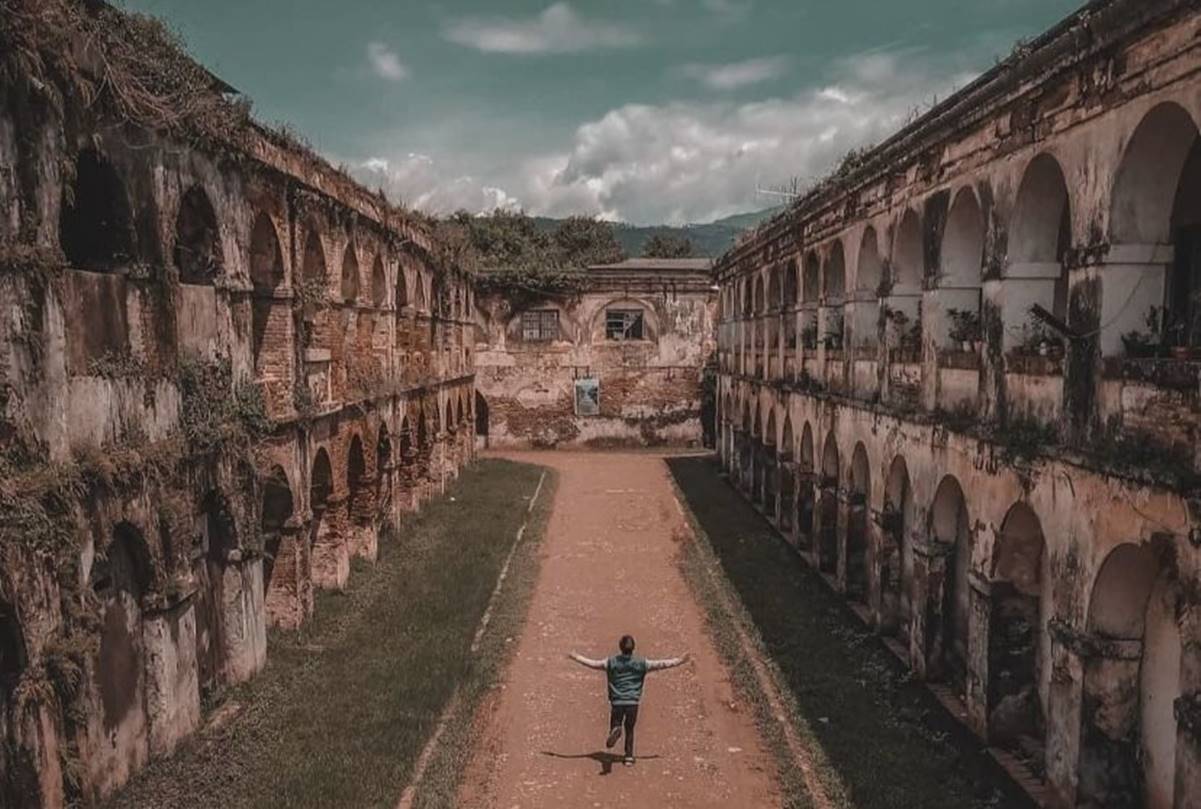 Sejarah Benteng Fort Willem I.jpeg