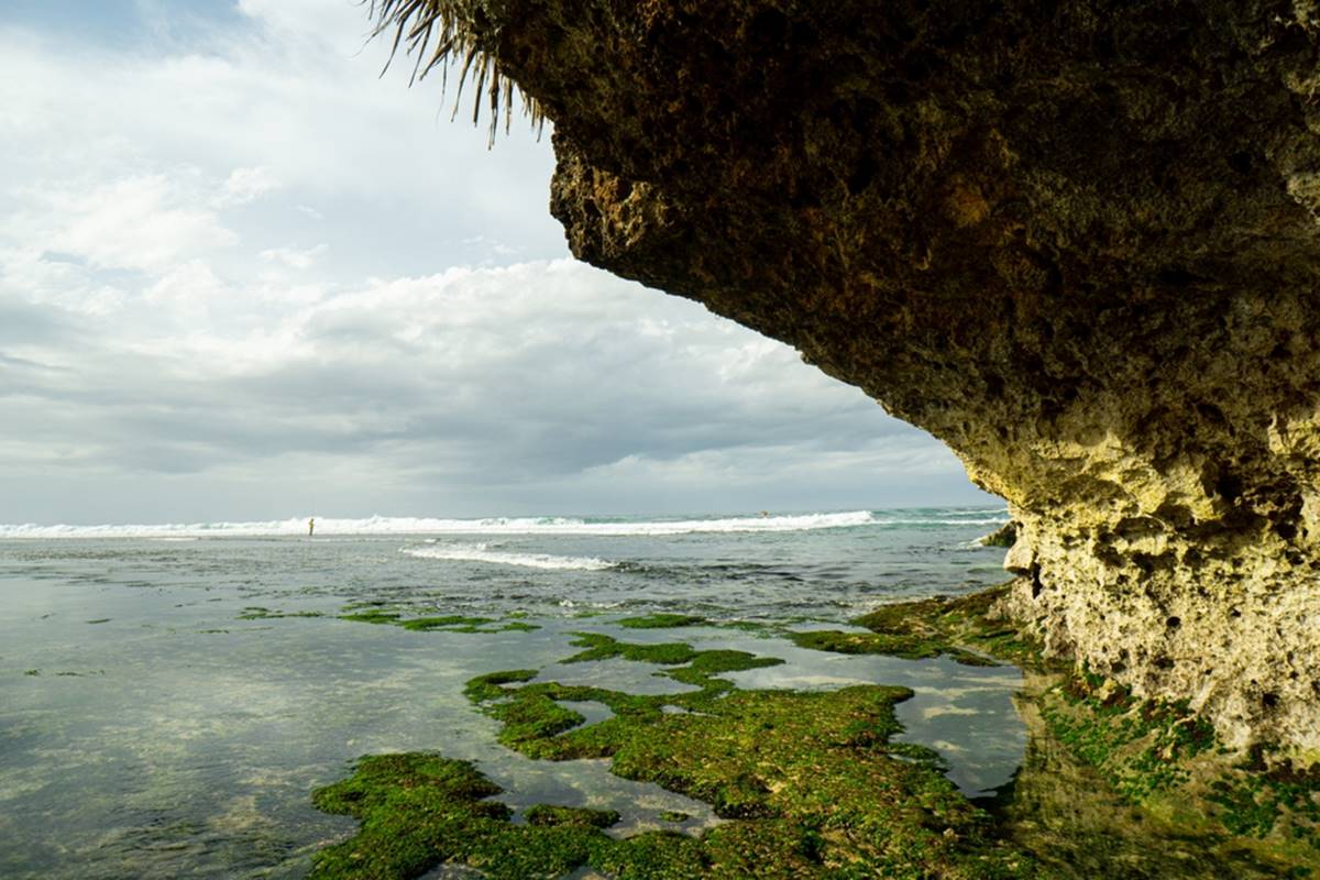 Sejarah Pantai Sundak yang Menarik.jpg