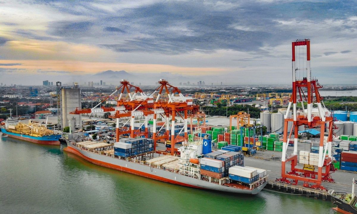 Seputar Terminal Petikemas Makassar.jpg