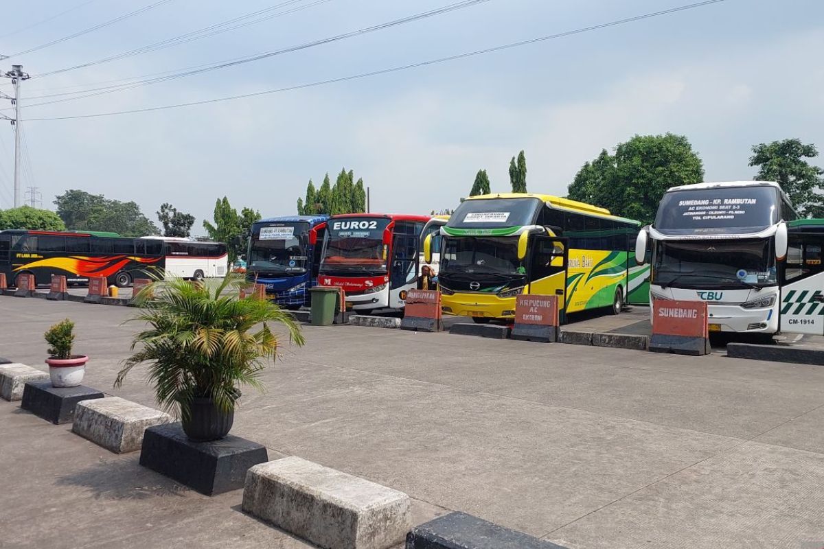 Suasana di Terminal Kampung Rambutan.jpg