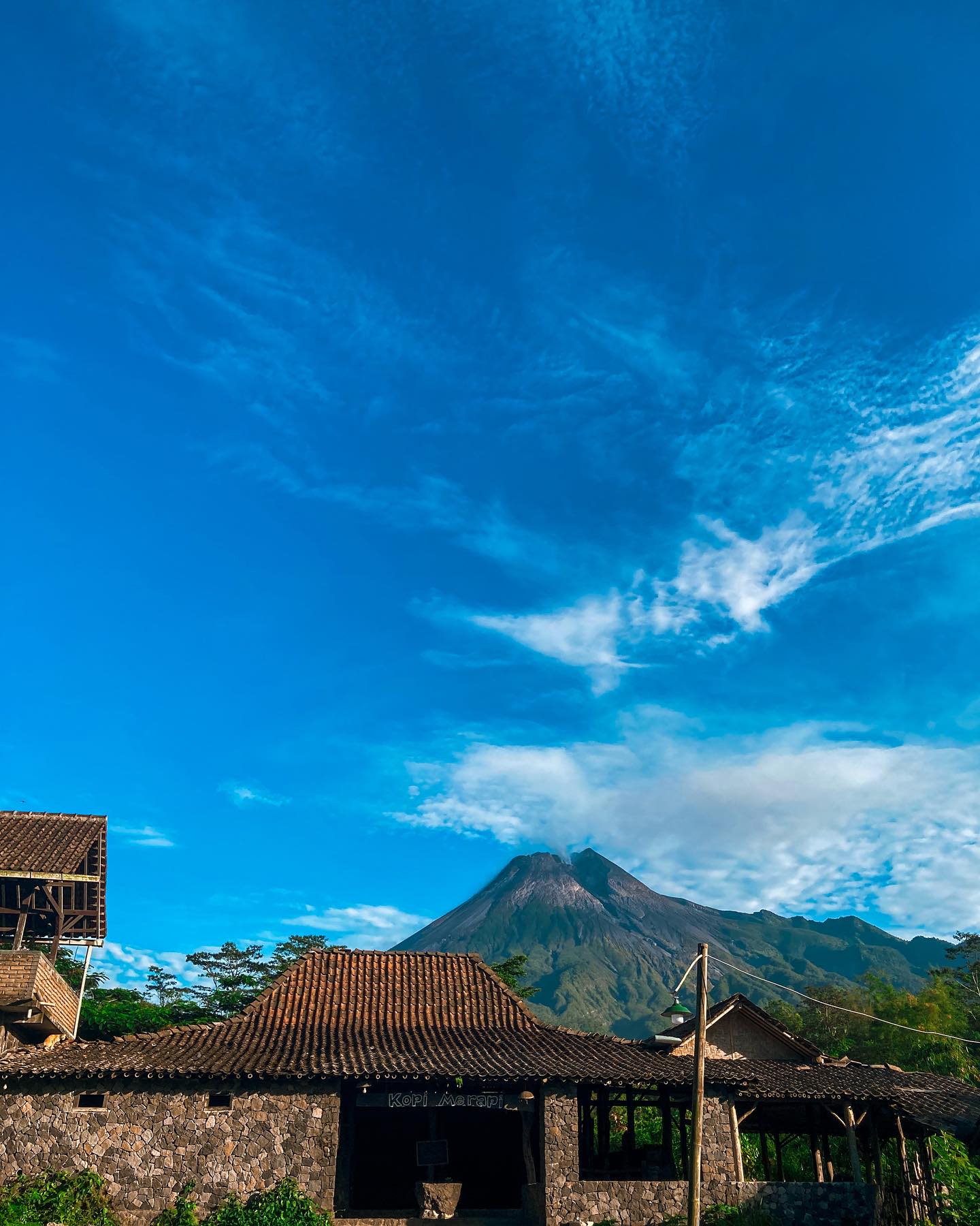 Suasana di Warung Kopi Merapi.jpg