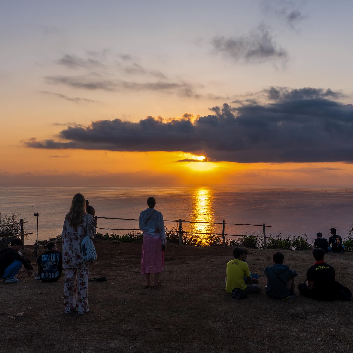 Sunset di Karang Boma Cliff.jpg