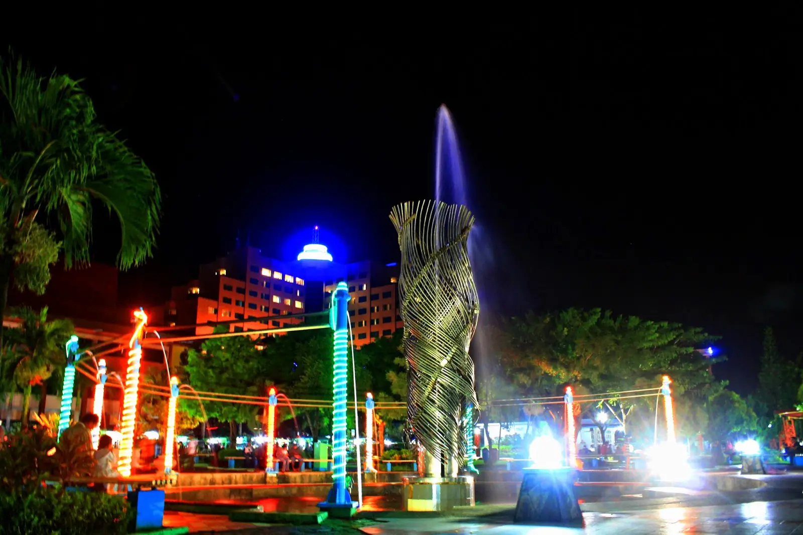 Habiskan Waktu Senggang di Taman Bekapai yang Ikonik