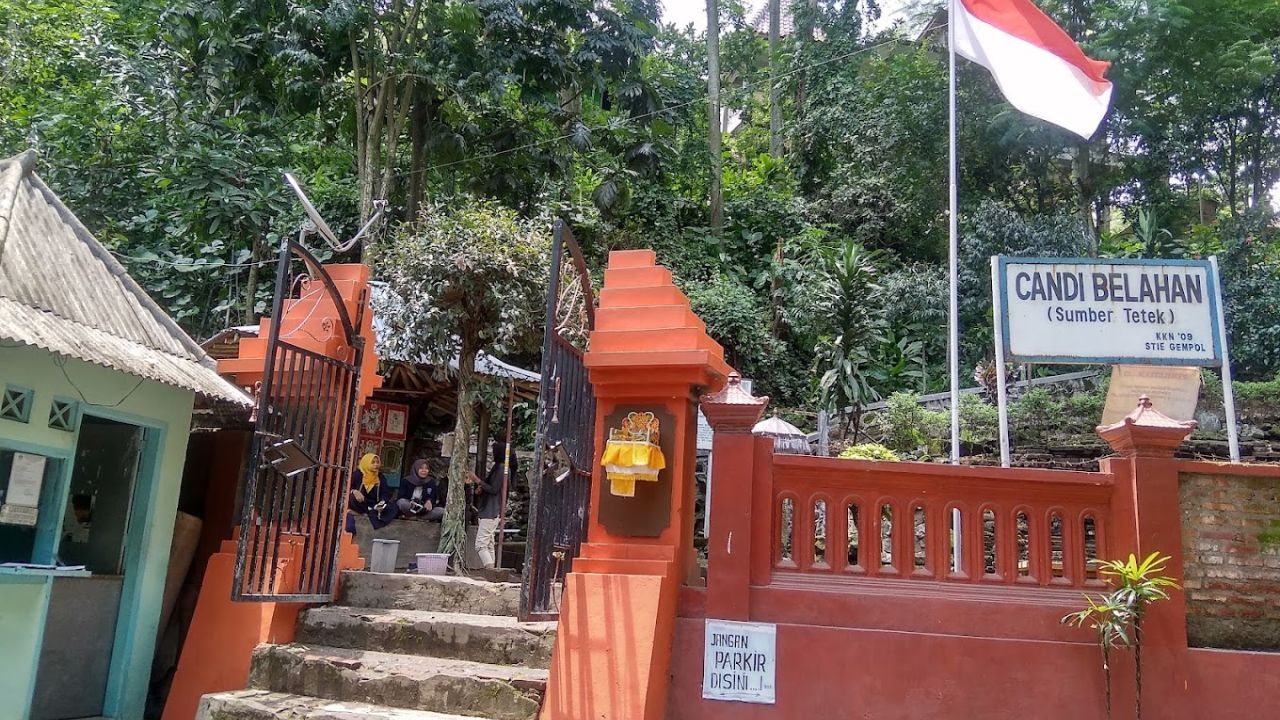 Tampak depan Candi Belahan.jpg