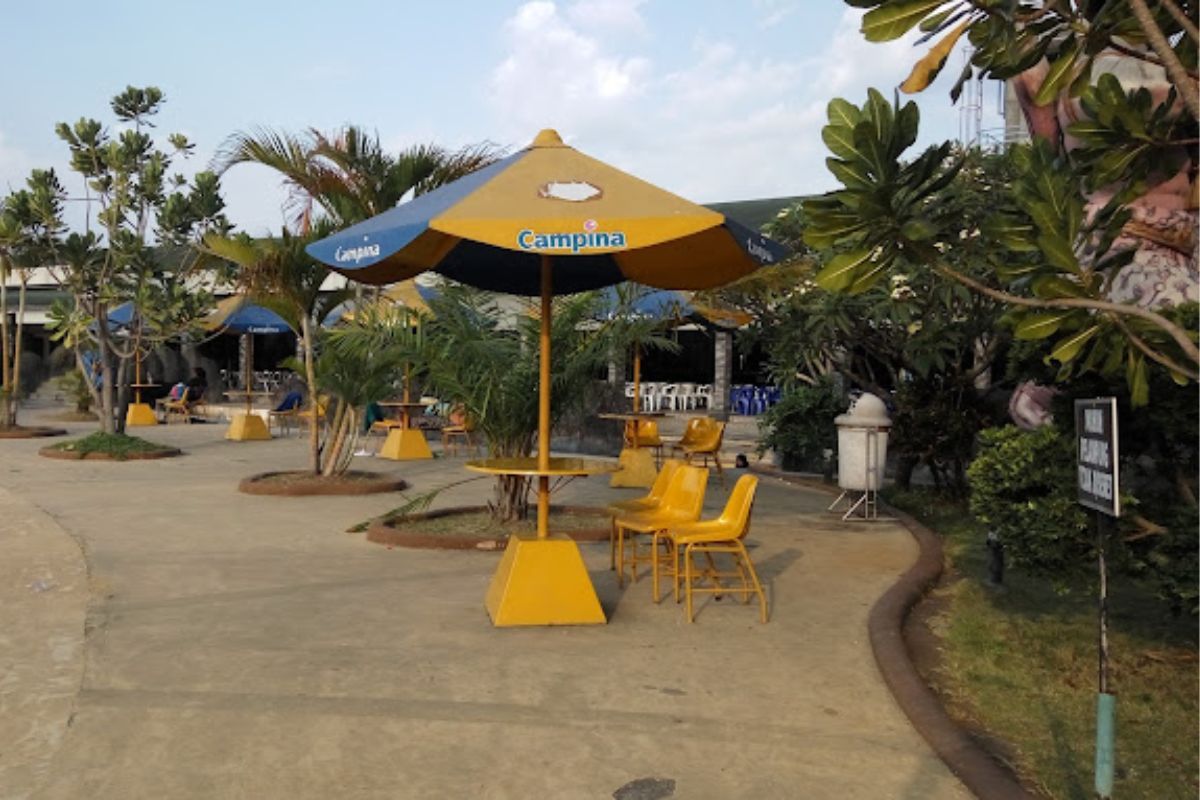 Tempat Makan dan Fasilitas di Pandawa Water World.jpg